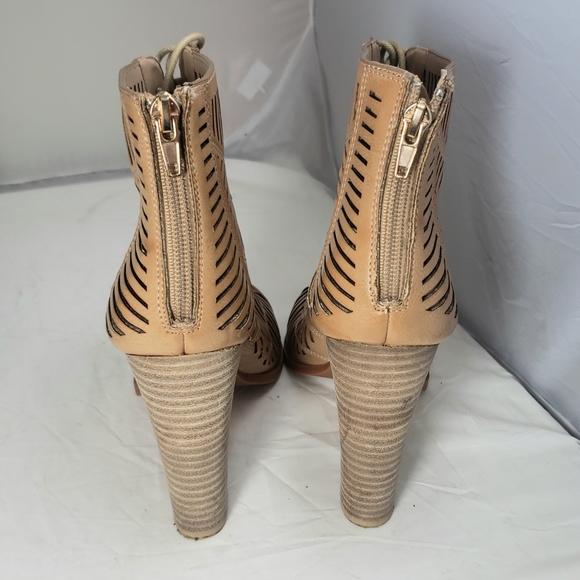 Chelsea Moreland Booties - Picture 5 of 8